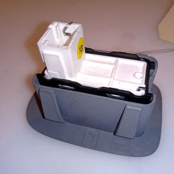 Commande leve-glace porte arrière gauche occasion PEUGEOT 208 208 Phase 1 2012-03-01->2015-09-30 1.6 VTI 120ch 96751119ZD 2