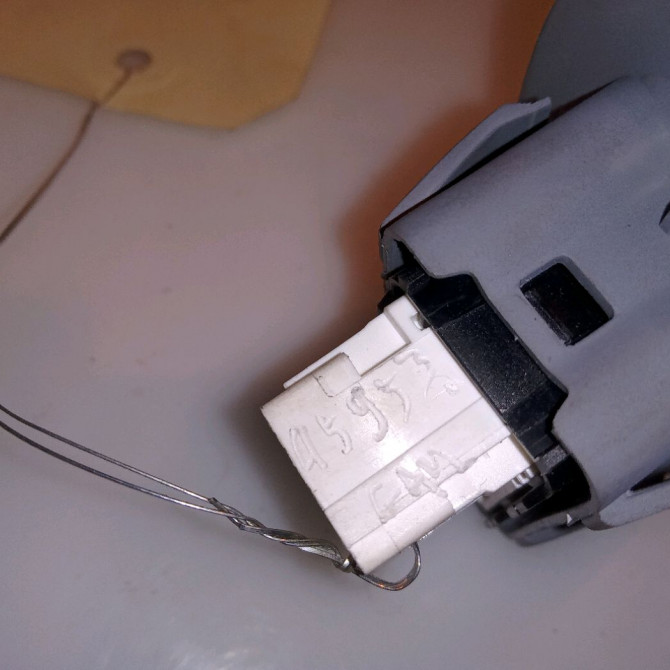 Commande leve-glace porte arrière gauche occasion PEUGEOT 208 208 Phase 1 2012-03-01->2015-09-30 1.6 VTI 120ch 96751119ZD 4