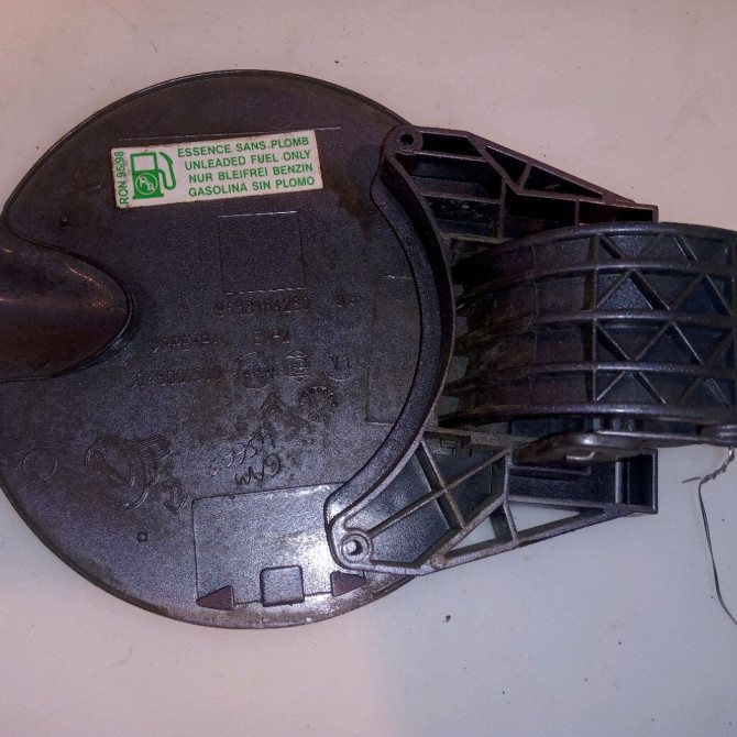 Volet de trappe carburant occasion CITROEN C3 I Phase 2 10-2005->12-2010 1.1i 60ch 151796 2