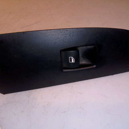 Commande lève-glace porte avant droite occasion B.M.W. SERIE 1 I Phase 1 05-2004->12-2006 118i 129ch