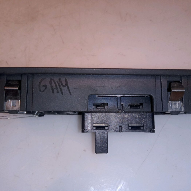 Commande lève-glace porte avant droite occasion B.M.W. SERIE 1 I Phase 1 05-2004->12-2006 118i 129ch 3