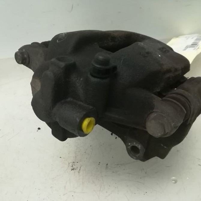 Etrier de frein avant droit occasion FIAT GRANDE PUNTO III Phase 1 09-2005->12-2013 1.3 DT MULTIJET 16v 90ch 77365544 3