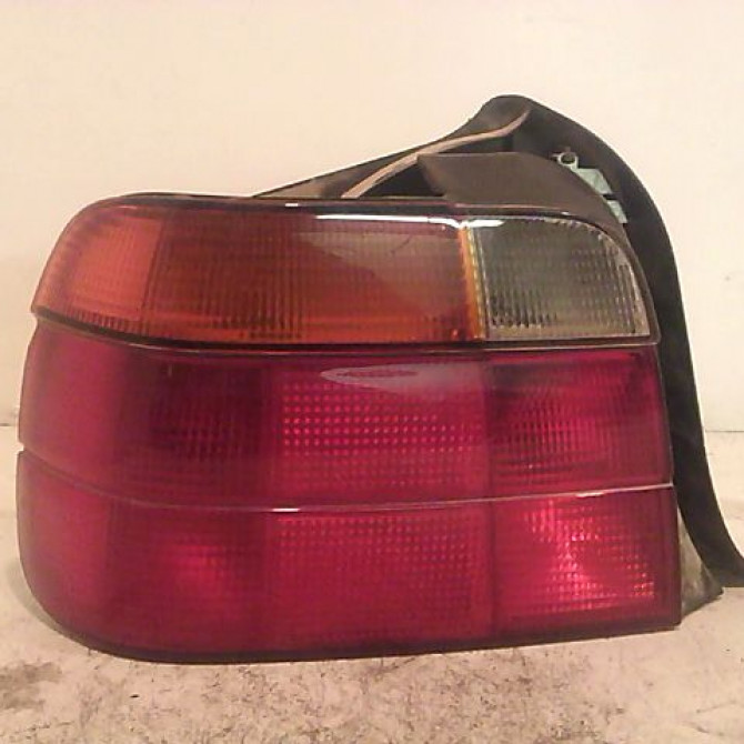 Feu arrière gauche occasion B.M.W. SERIE 3 III Phase 1 01-1991->04-1998 82199402924 1