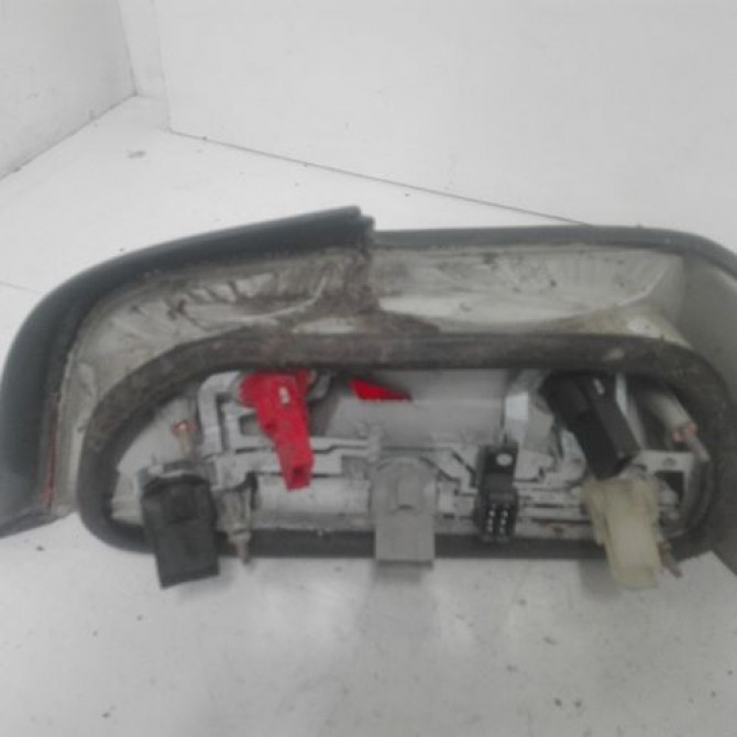 Feu arrière gauche occasion B.M.W. SERIE 3 III Phase 1 01-1991->04-1998 328i 63218353285 2