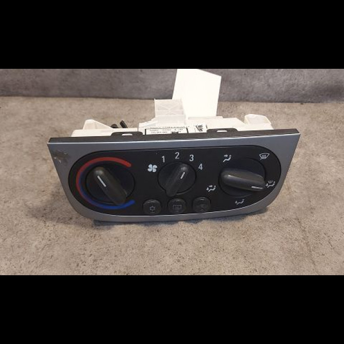 Commande de chauffage occasion OPEL CORSA III Phase 2 08-2003->09-2006 1.3 CDTI 70ch 13153079 1