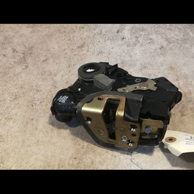 Serrure porte avg occasion TOYOTA COROLLA VERSO II phase 2 06-2007->05-2009 2.2D 136ch 6904002152 1