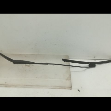 Bras essuie-glace avant droit occasion RENAULT MEGANE II Phase 1 09-2003->12-2005 1.9 DCI 120ch 7701054813