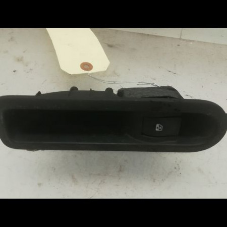 Commande leve-glace porte arrière gauche occasion RENAULT MEGANE II Phase 1 09-2003->12-2005 1.9 DCI 120ch