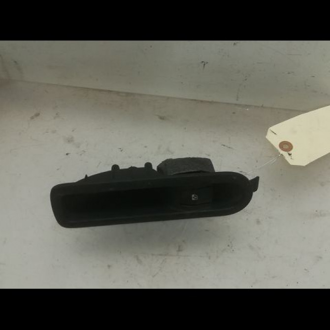 Commande leve-glace porte arrière droite occasion RENAULT MEGANE II Phase 1 09-2003->12-2005 1.9 DCI 120ch 1