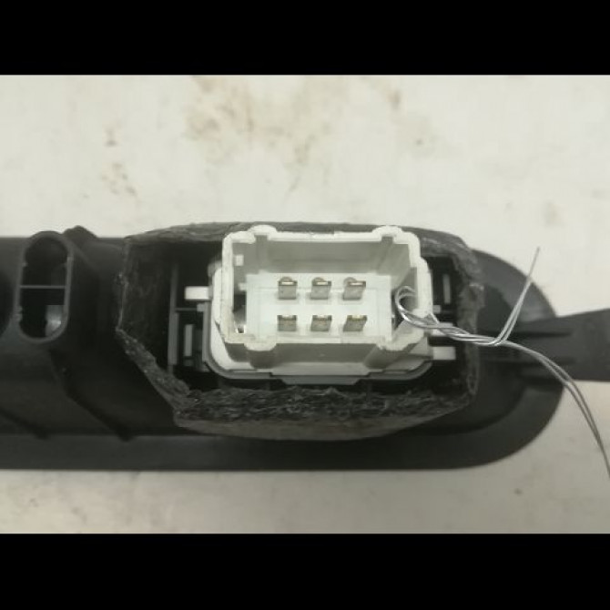 Commande leve-glace porte arrière droite occasion RENAULT MEGANE II Phase 1 09-2003->12-2005 1.9 DCI 120ch 3