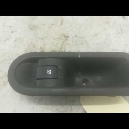 Commande leve-glace porte arrière gauche occasion RENAULT MEGANE II Phase 1 09-2003->12-2005 1.9 DCI 120ch