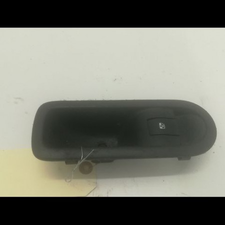 Commande leve-glace porte arrière droite occasion RENAULT MEGANE II Phase 1 09-2003->12-2005 1.5 DCI 100ch