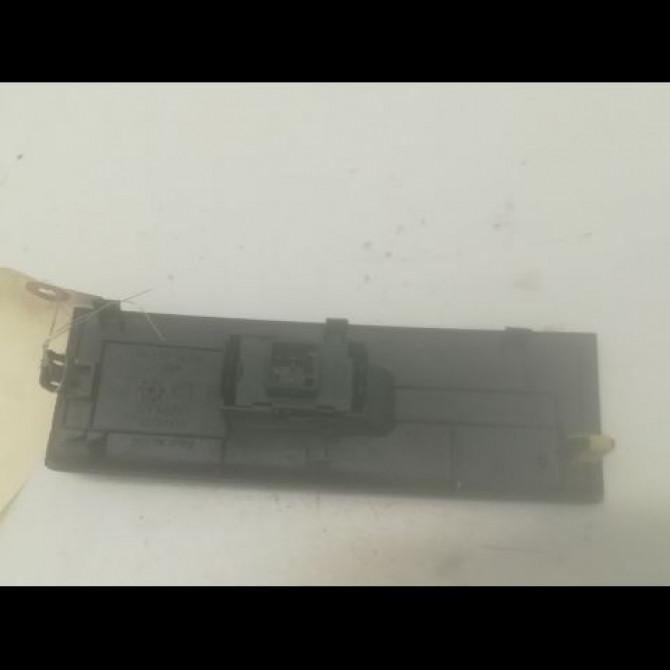 Commande lève-glace porte avant droite occasion TOYOTA COROLLA VERSO II phase 2 06-2007->05-2009 2.2D 136ch 848100F010 2