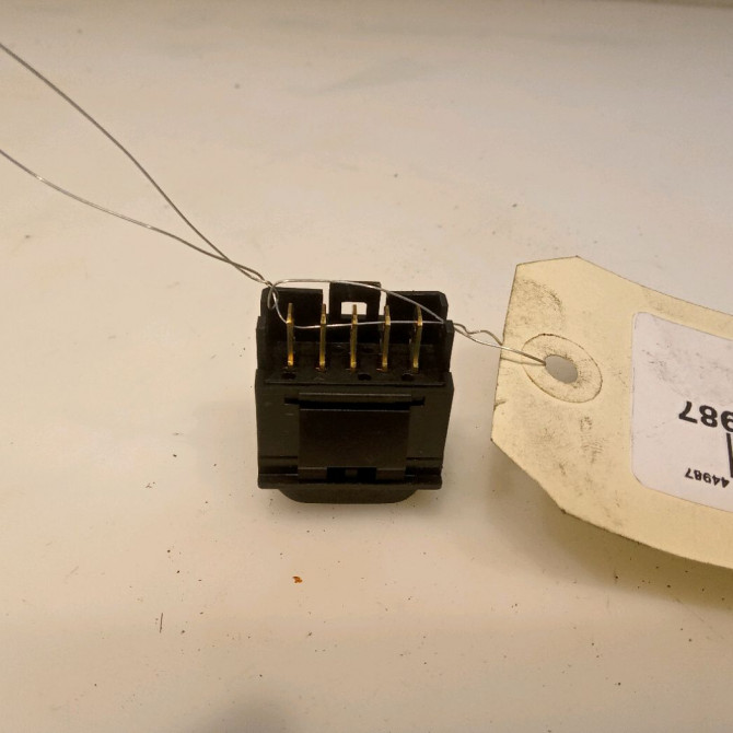 Commande lève-glace porte avant droite occasion PEUGEOT 406 Phase 1 04-1995->04-1999 2.1 TD 110ch 6552KT 2