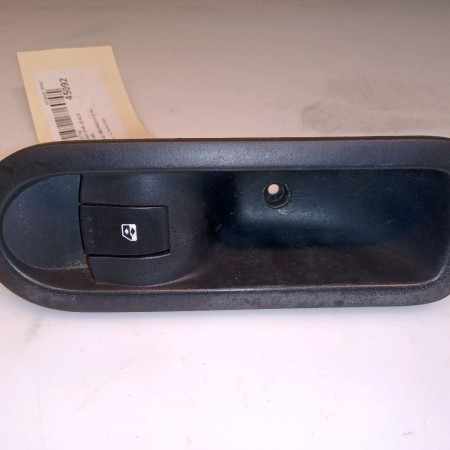 Commande leve-glace porte arrière droite occasion RENAULT MEGANE II Phase 1 09-2003->12-2005 1.6 16v