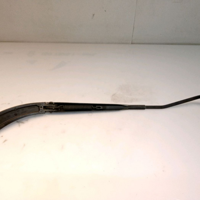 Bras essuie-glace avant droit occasion RENAULT MEGANE II Phase 1 09-2003->12-2005 1.6 16v 7701054813 2