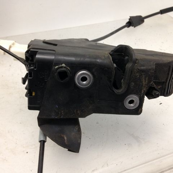 Serrure porte avd occasion CITROEN C4 I Phase 1 11-2004->07-2008 1.6i 16v 9136ES 2