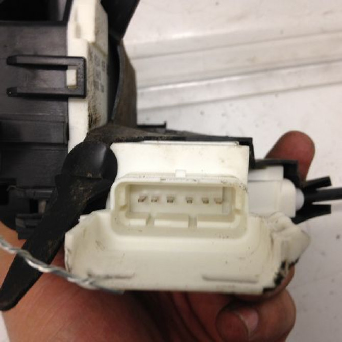 Serrure porte avd occasion CITROEN C4 I Phase 1 11-2004->07-2008 1.6i 16v 9136ES 3