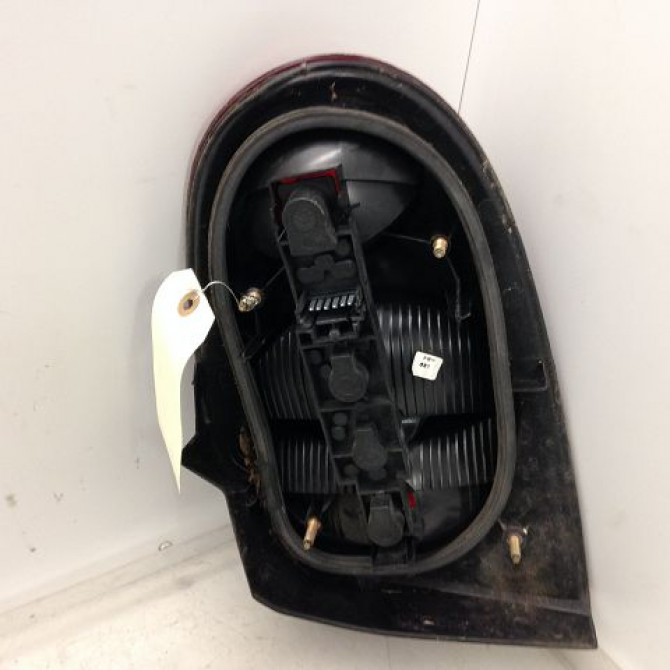 Feu arrière gauche occasion RENAULT MEGANE I Phase 2 03-1999->06-2003 1.6 16v 7700428056 2