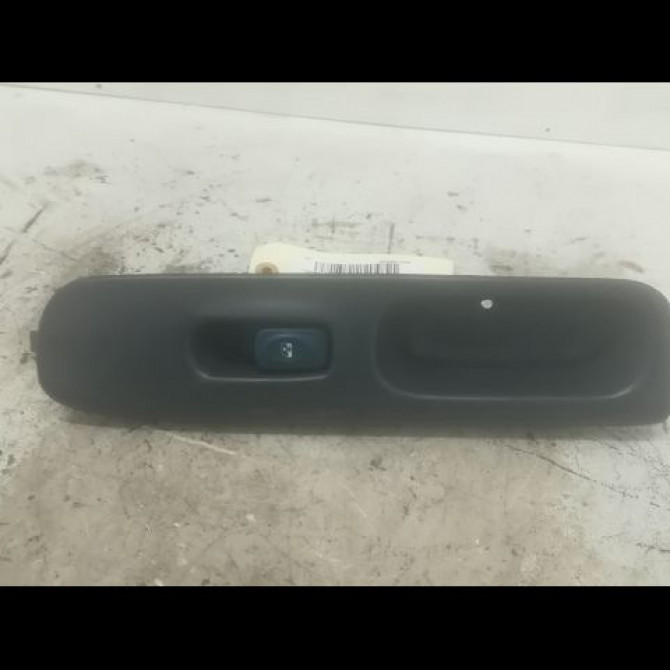 Commande lève-glace porte avant droite occasion RENAULT TWINGO I Phase 1 04-1993->08-1998 1.2i 55ch 7700838097 1