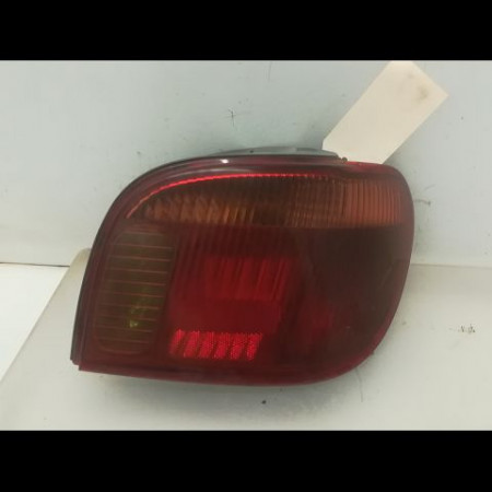 Feu arrière droit occasion TOYOTA YARIS I Phase 1 04-1999->03-2003 1.4 D-4D 8155052280