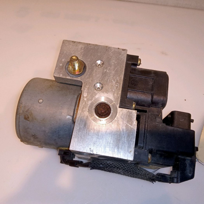 Unité hydraulique ABS occasion RENAULT CLIO II Phase 1 03-1998->06-2001 1.9 D 65ch 7701046407 4