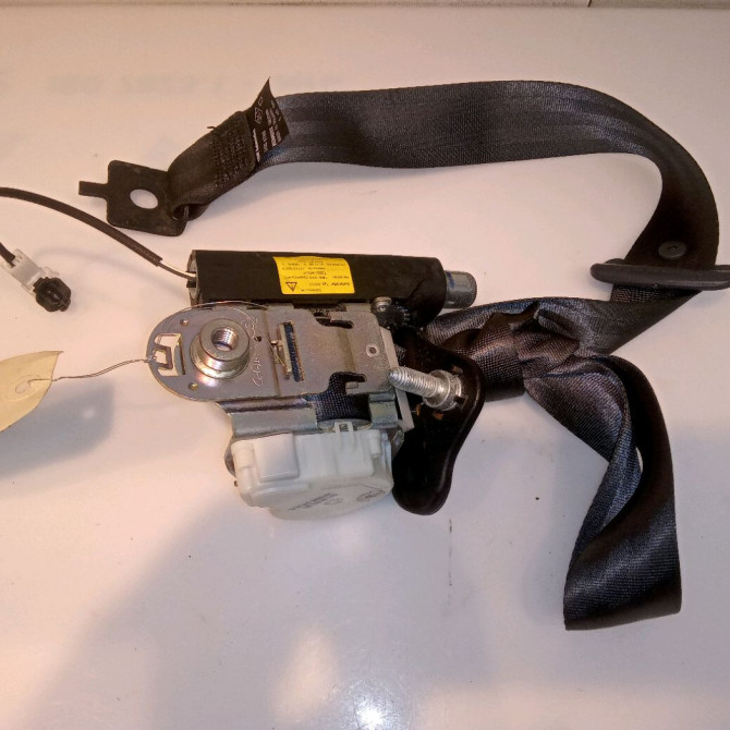 Ceinture arrière droite occasion RENAULT CLIO III Phase 1 09-2005->03-2009 1.4i 16v 100ch 8200683948 2