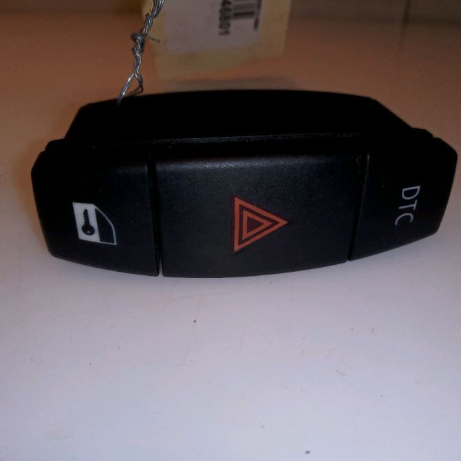 Bouton de warning occasion B.M.W. SERIE 1 I Phase 1 05-2004->12-2006 120d 61319196712 1