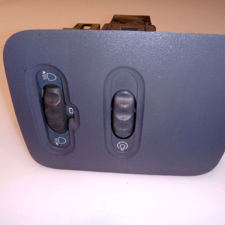 Interrupteur commande de phares occasion RENAULT CLIO II Phase 1 03-1998->06-2001 1.9 D 65ch 7701064226