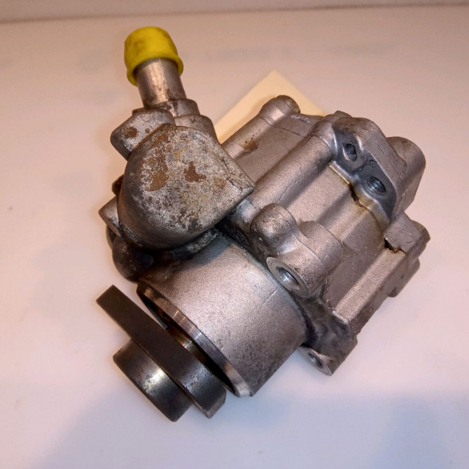 Pompe direction assistee occasion AUDI A4 II 4
