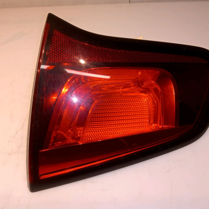 Feu arrière intérieur droit occasion CITROEN C3 II Phase 1 11-2009->02-2013 1.4i 75ch 6351JC 1