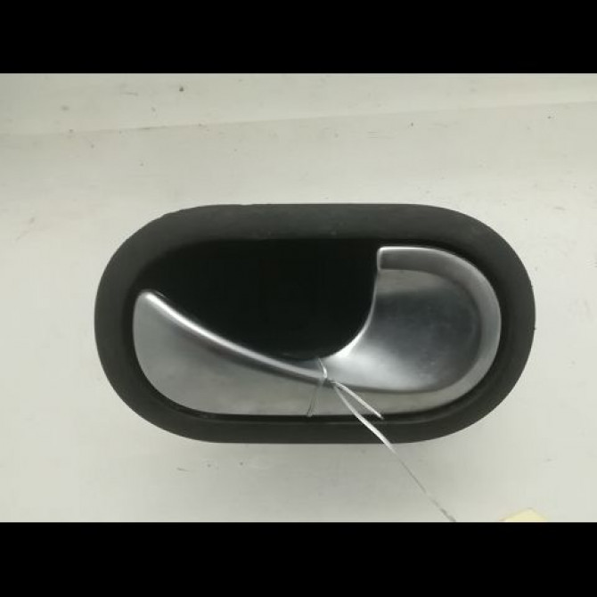 Poignee int porte avd occasion RENAULT SCENIC II Phase 1 03-2004->09-2006 1.5 DCI 100ch 8200843629 1