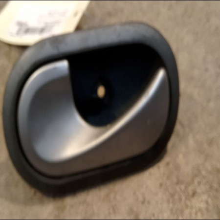 Poignee int porte avg occasion RENAULT TWINGO II Phase 1 06-2007->11-2011 1.5 DCI 65ch 8200843631