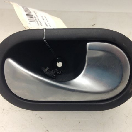 Poignee int porte avd occasion RENAULT SCENIC II Phase 1 03-2004->09-2006 1.5 DCI 100ch 8200843629