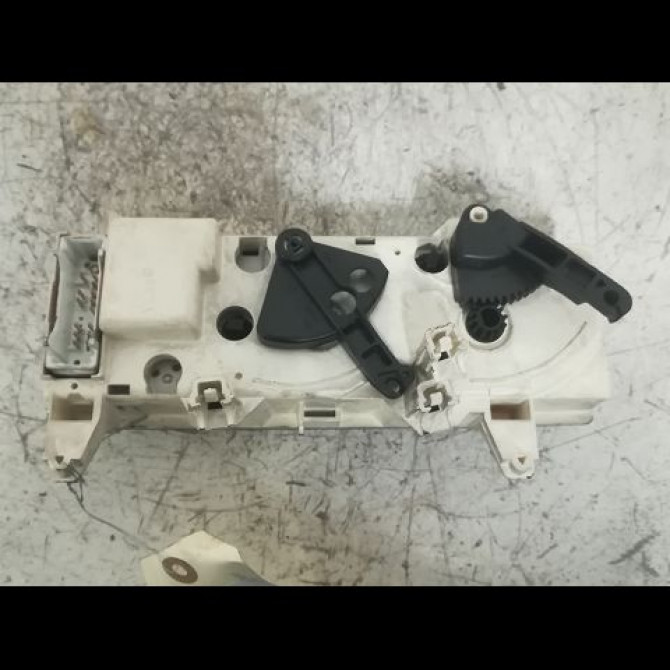 Commande de chauffage occasion RENAULT MEGANE I Phase 2 03-1999->06-2003 1.9 DTI 7701048355 2