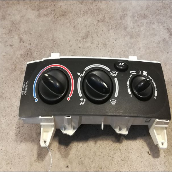 Commande de chauffage occasion RENAULT MEGANE I Phase 2 03-1999->06-2003 1.4i 16v 7701048355 1