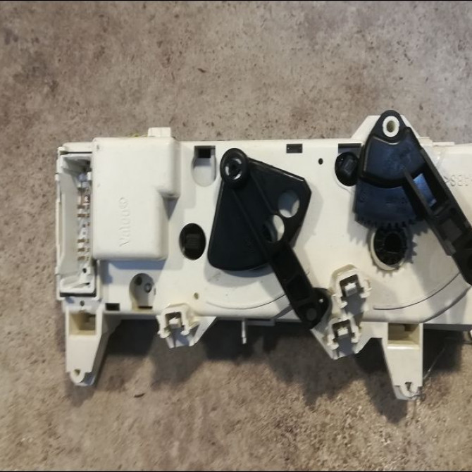 Commande de chauffage occasion RENAULT MEGANE I Phase 2 03-1999->06-2003 1.4i 16v 7701048355 2