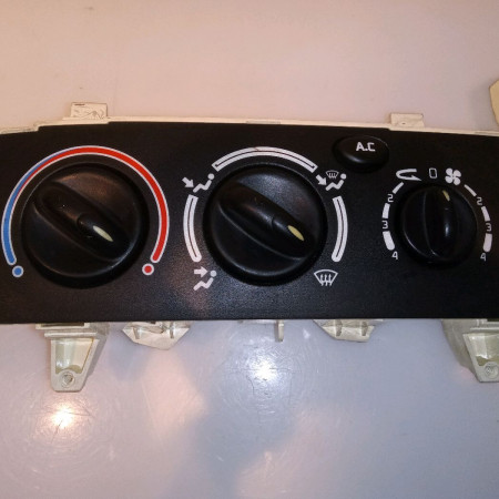 Commande de chauffage occasion RENAULT MEGANE I Phase 2 03-1999->06-2003 1.4i 16v 7701048355