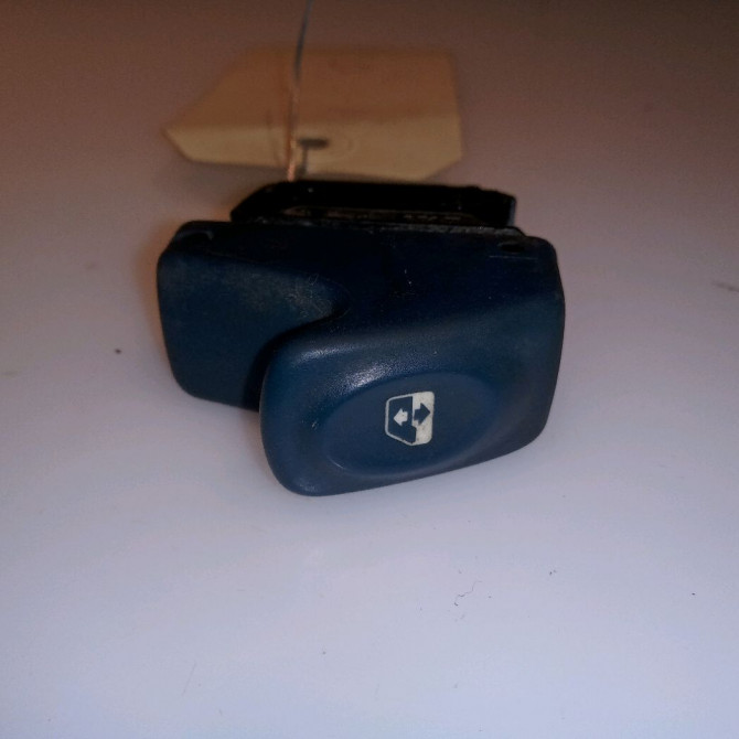 Commande lève-glace porte avant droite occasion RENAULT TWINGO I Phase 1 04-1993->08-1998 1.2i 55ch 7700838097 1