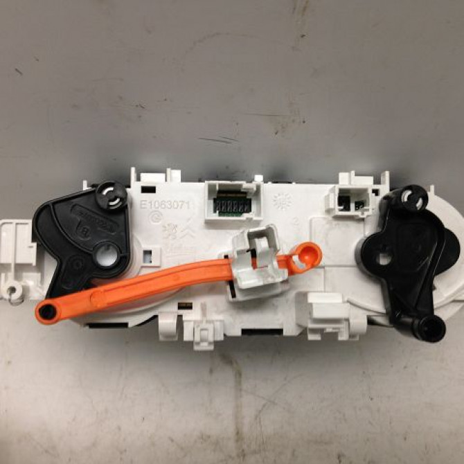 Commande de chauffage occasion PEUGEOT 208 208 Phase 1 2012-03-01->2015-09-30 1.4 HDI 68ch 9672248380 2