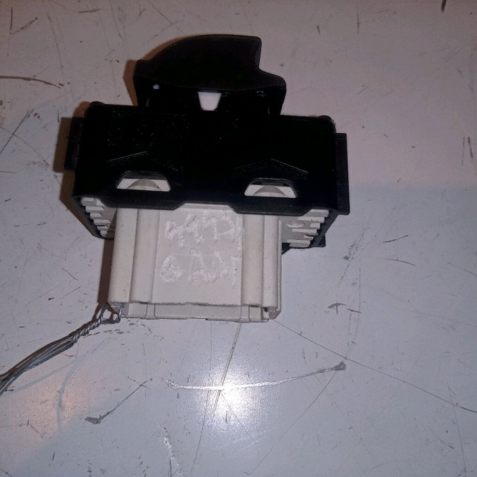 Commande lève-glace porte avant droite occasion PEUGEOT 208 208 Phase 1 2012-03-01->2015-09-30 1.2 VTI 82ch 3