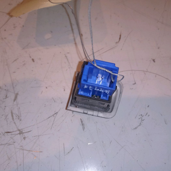 Bouton de warning occasion PEUGEOT 208 208 Phase 1 2012-03-01->2015-09-30 1.2 VTI 82ch 2