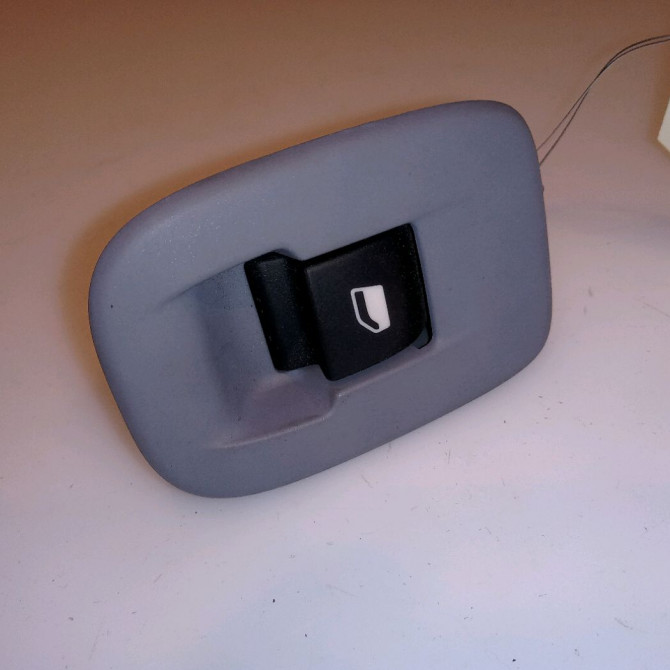 Commande leve-glace porte arrière droite occasion PEUGEOT 208 208 Phase 1 2012-03-01->2015-09-30 1.6 VTI 120ch 96751119ZD 1