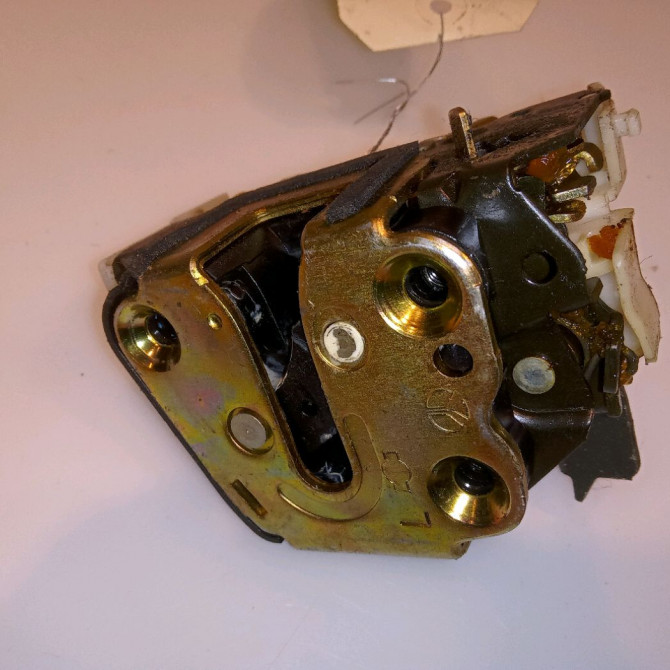 Serrure porte arg occasion NISSAN MICRA I 825034F915 1