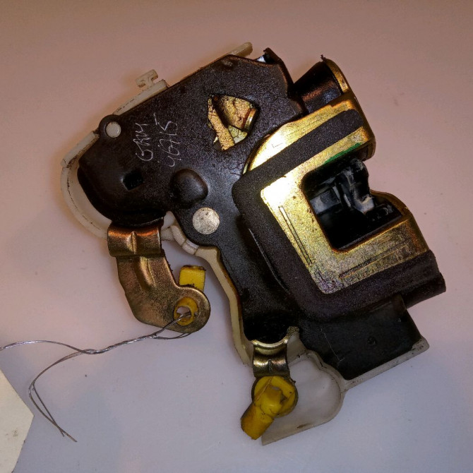 Serrure porte arg occasion NISSAN MICRA I 825034F915 2