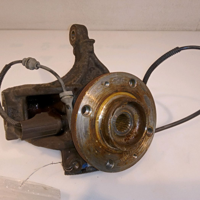 Moyeu avg occasion PEUGEOT 208 208 Phase 1 2012-03-01->2015-09-30 1.2 VTI 82ch 1