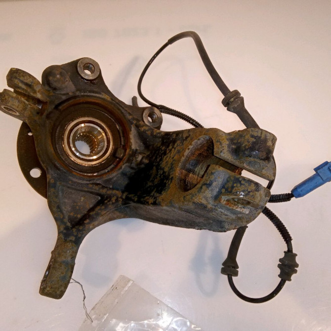 Moyeu avd occasion PEUGEOT 208 208 Phase 1 2012-03-01->2015-09-30 1.2 VTI 82ch 2