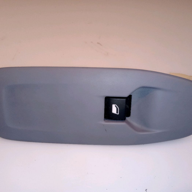 Commande lève-glace porte avant droite occasion PEUGEOT 208 208 Phase 1 2012-03-01->2015-09-30 1.2 VTI 82ch 1