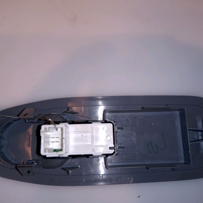 Commande lève-glace porte avant droite occasion PEUGEOT 208 208 Phase 1 2012-03-01->2015-09-30 1.2 VTI 82ch 3