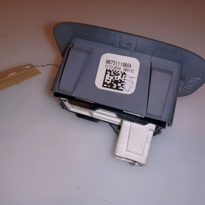 Commande leve-glace porte arrière droite occasion PEUGEOT 208 208 Phase 1 2012-03-01->2015-09-30 1.2 VTI 82ch 2